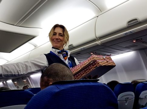 Навязанный пост. Или как кормит авиакомпания KLM в перелетах по Европе как кормят на перелетах KLM